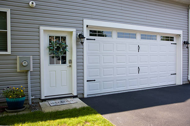 24/7 Emergency Garage Door Panel Replacement experts in Canton Valley, CT